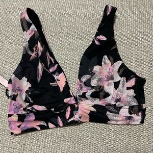 Victoria Secret bralette. Size XS. Super comfy.